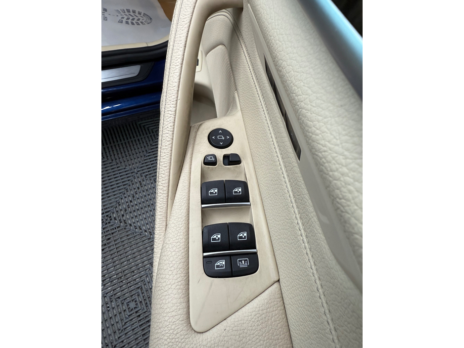 2017 BMW 5 Series - image 19