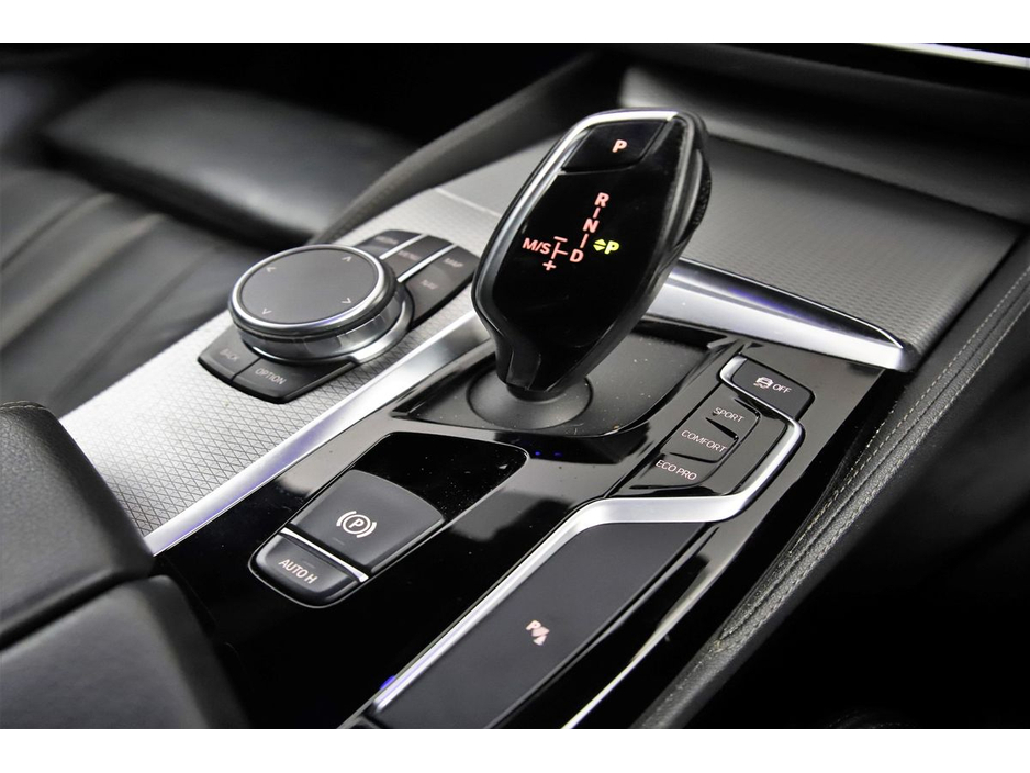 2018 BMW 5 Series - image 26