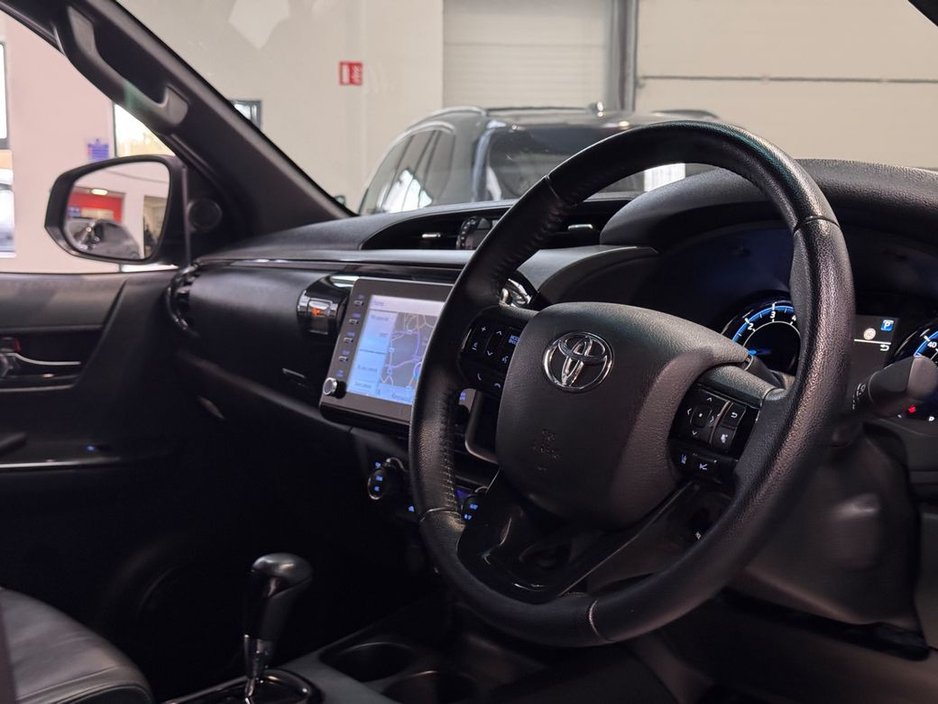 2023 Toyota Hilux - image 8