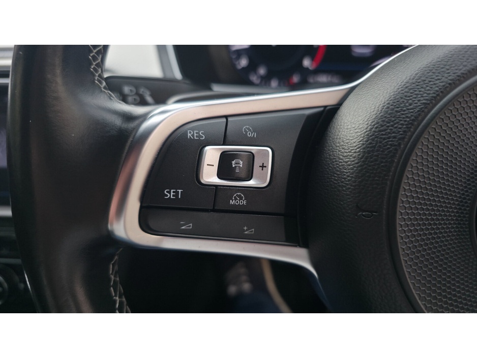 2016 Volkswagen Passat - image 19