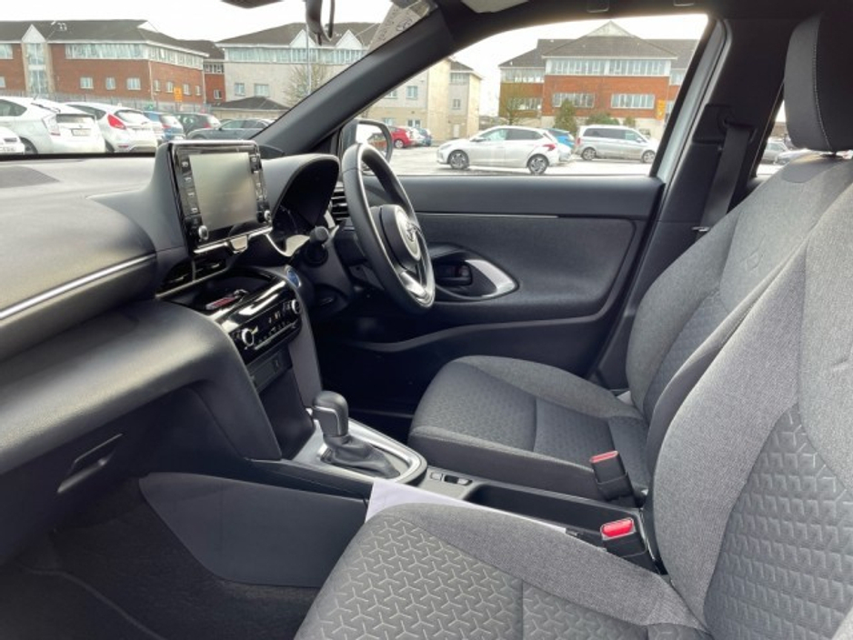 2022 Toyota Yaris Cross LunaSport - BiTone - 1.5 Hybrid - Automatic - 1 Owner &ndash; Full TOYOTA Service History // Remote Central Locking // Front Electric Windows // Rear Electric Windows // Electric Mirrors // Apple Carp €26,899