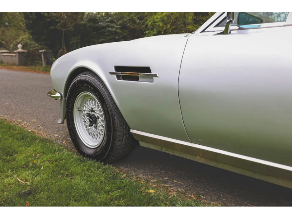1977 Aston Martin V8 - image 3