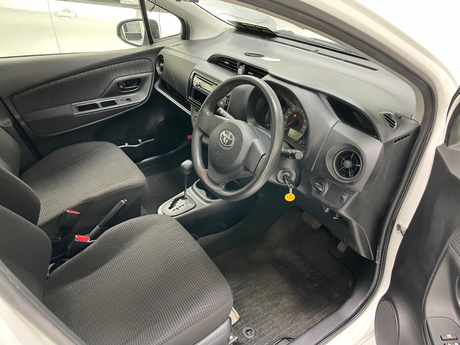 2018 Toyota Yaris - image 11