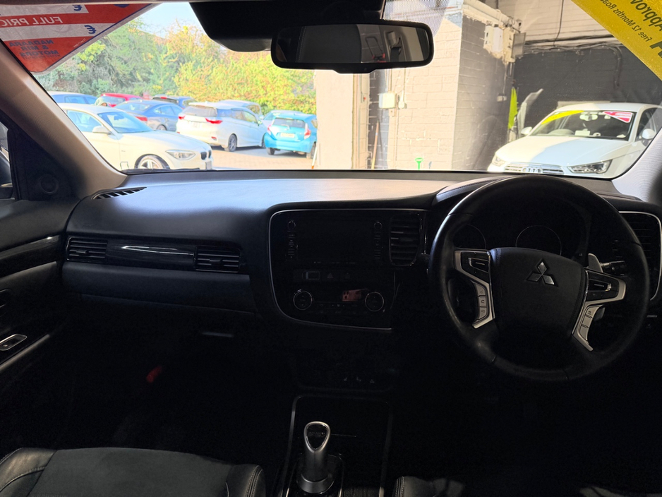 2017 Mitsubishi Outlander - image 8