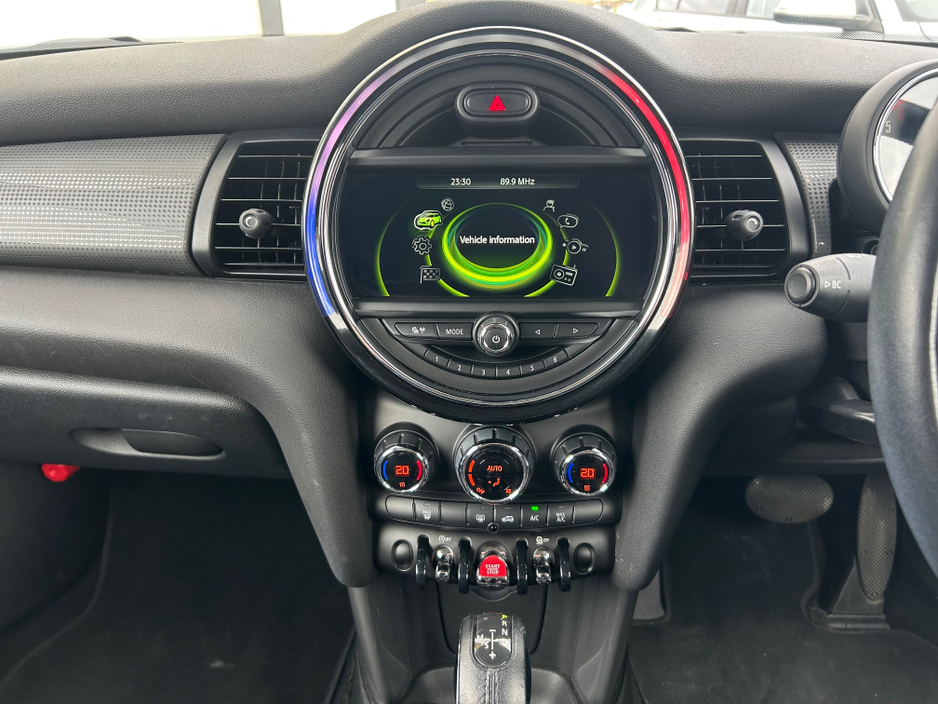 2017 MINI Cooper D - image 13