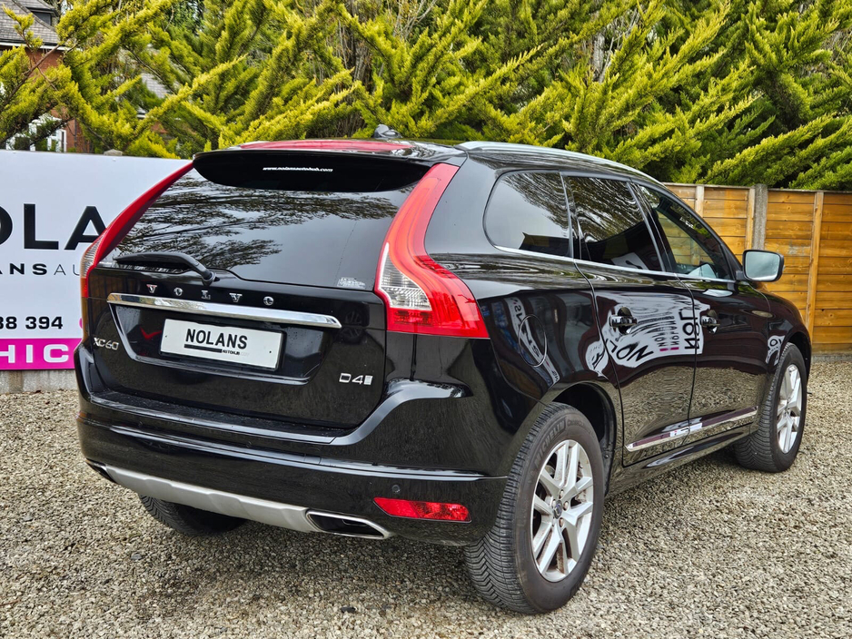 2016 Volvo XC60 - image 10