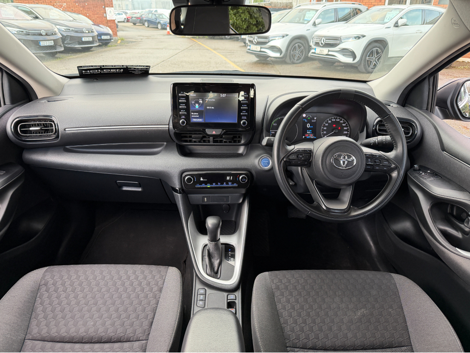 2023 Toyota Yaris 1.5 HYBRID..REAR CAMERA..APPLE CARPLAY €16,900