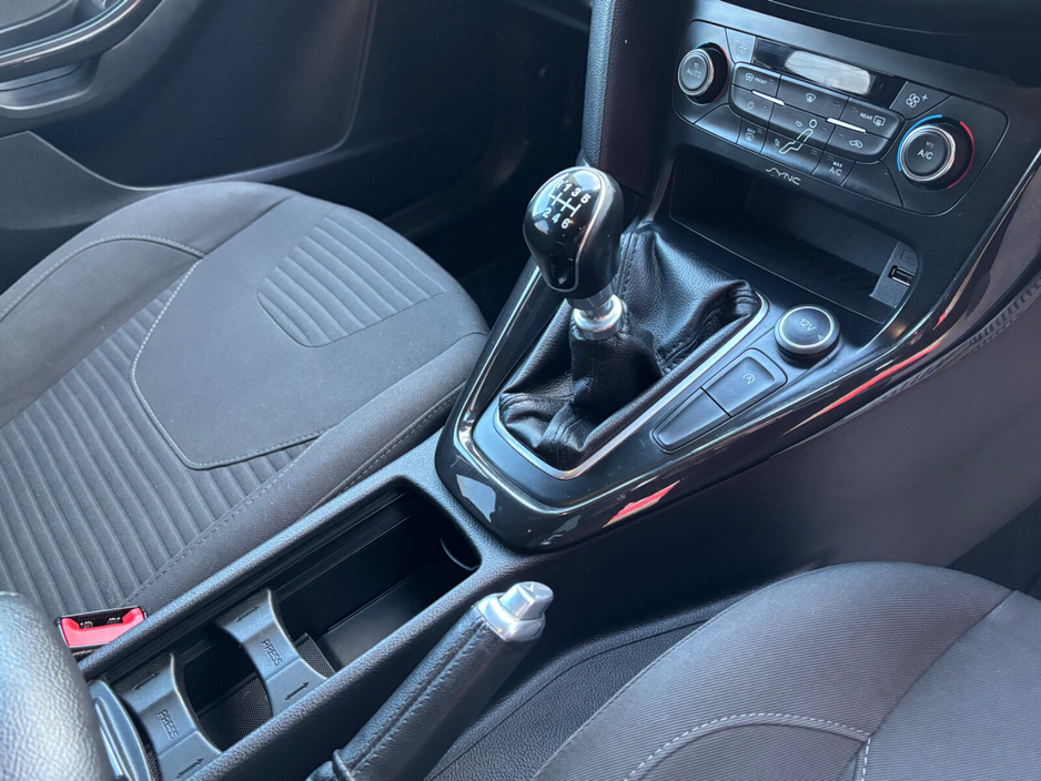 2015 Ford Focus - image 8