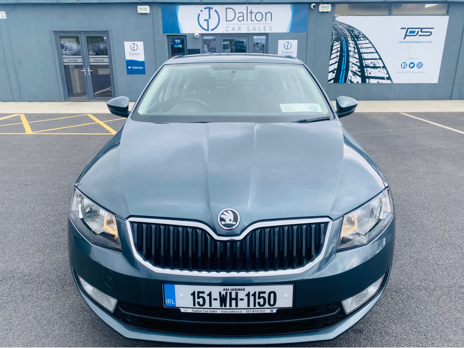 2015 Skoda Octavia - image 2