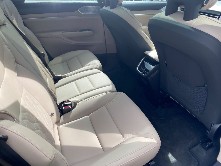 2025 Volvo EX90 - image 11