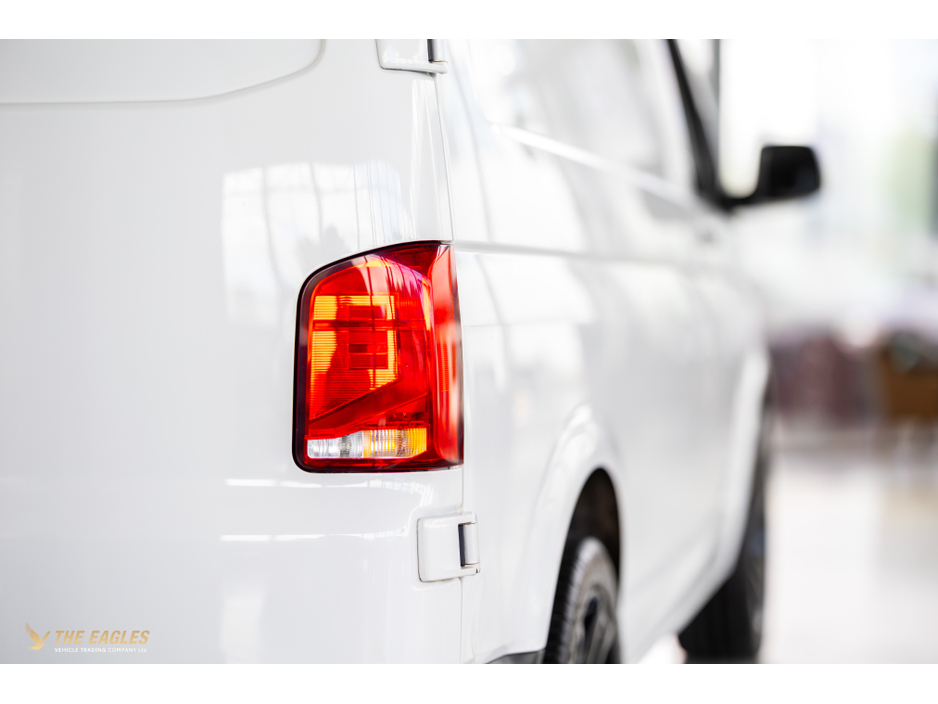 2021 Volkswagen Transporter - image 13