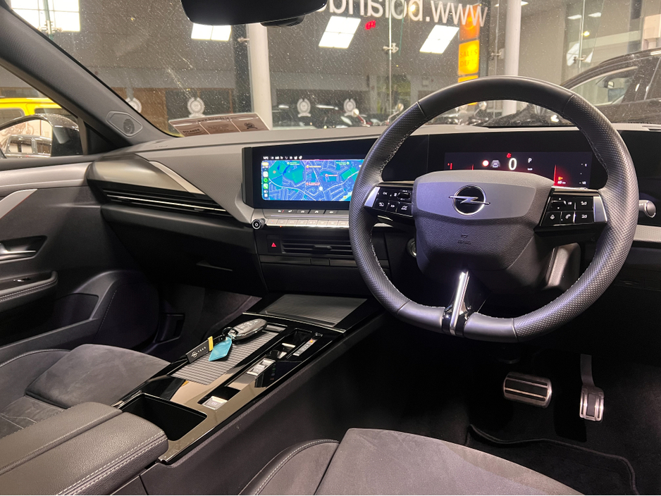 2024 Opel Astra - image 3