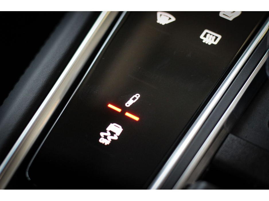 2023 Porsche Panamera - image 38