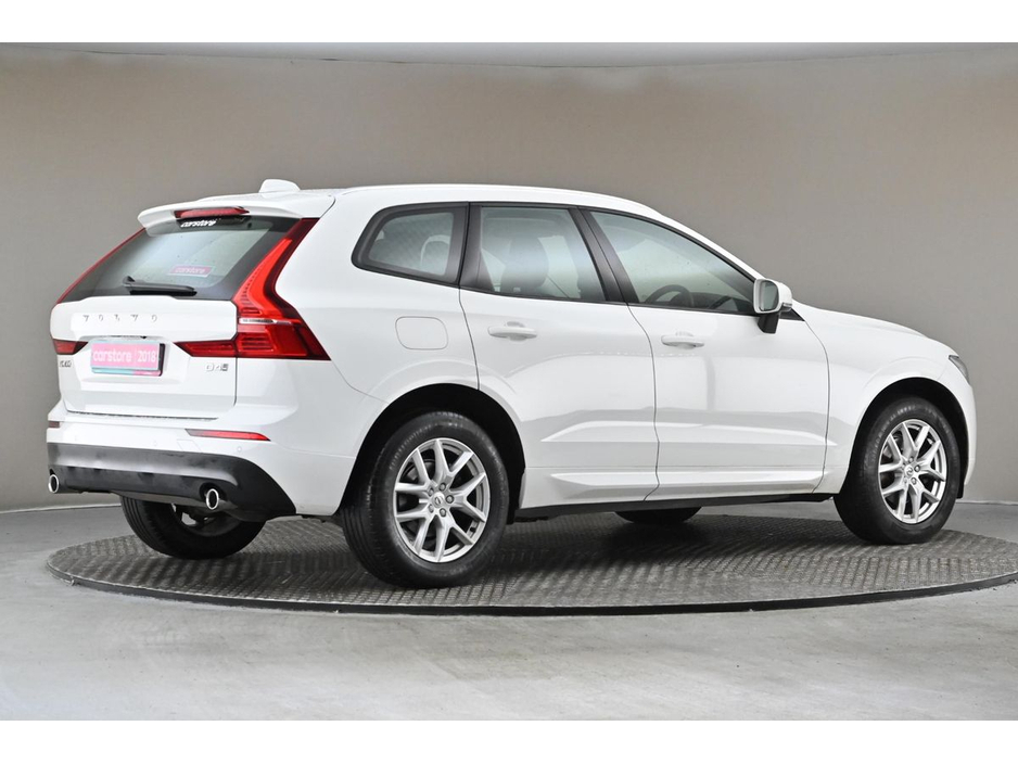 2018 Volvo XC60 - image 10