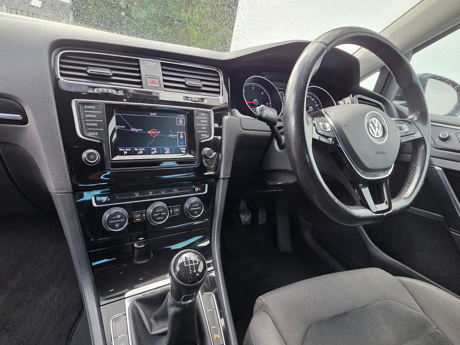 2015 Volkswagen Golf - image 16