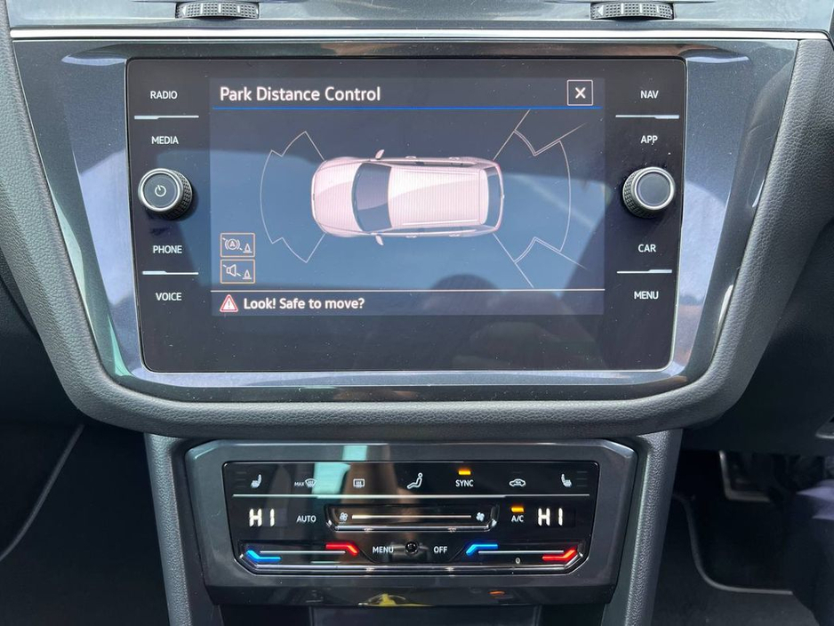 2023 Volkswagen Tiguan - image 8