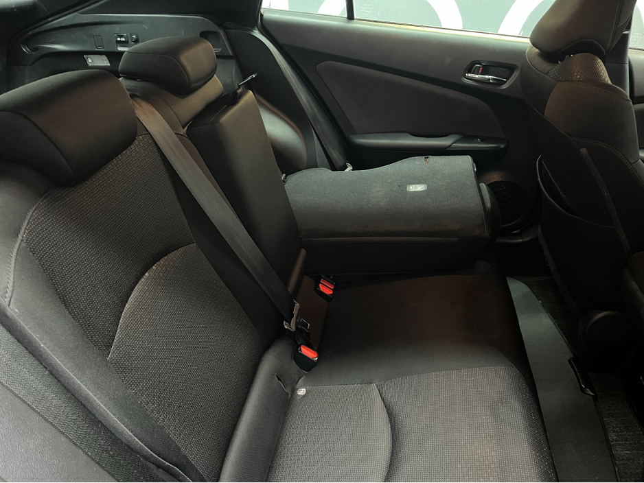 2022 Toyota Prius - image 10