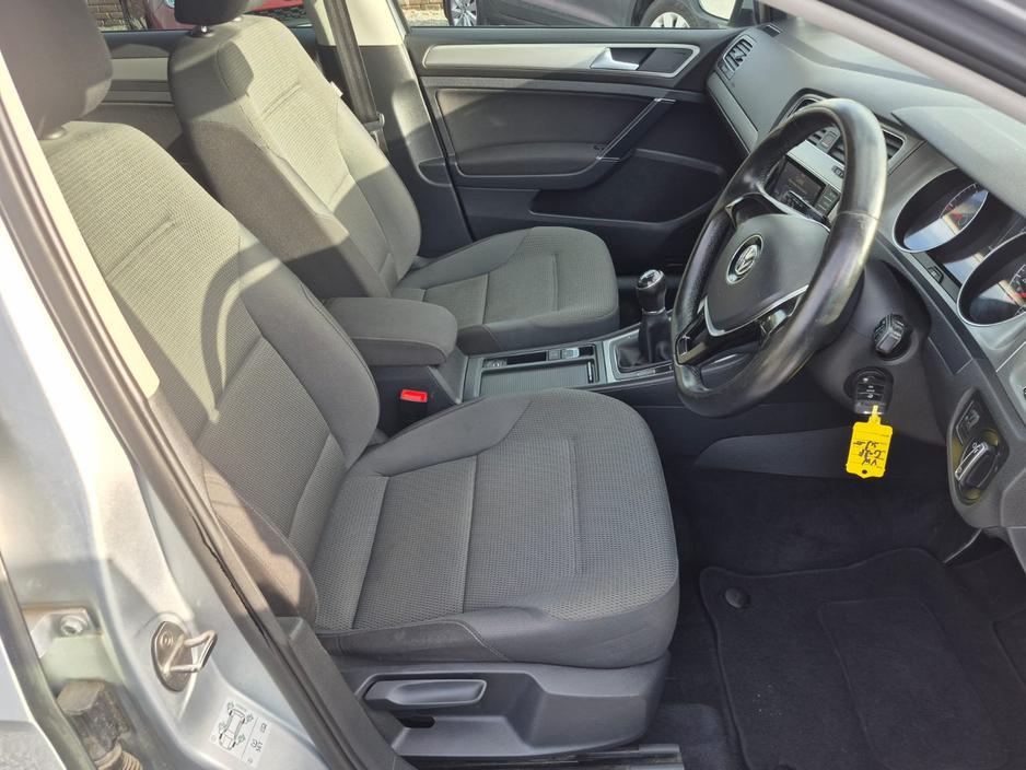 2014 Volkswagen Golf - image 10