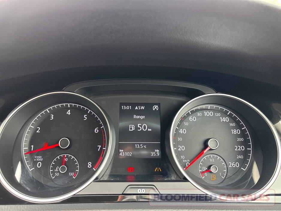 2015 Volkswagen Golf - image 24