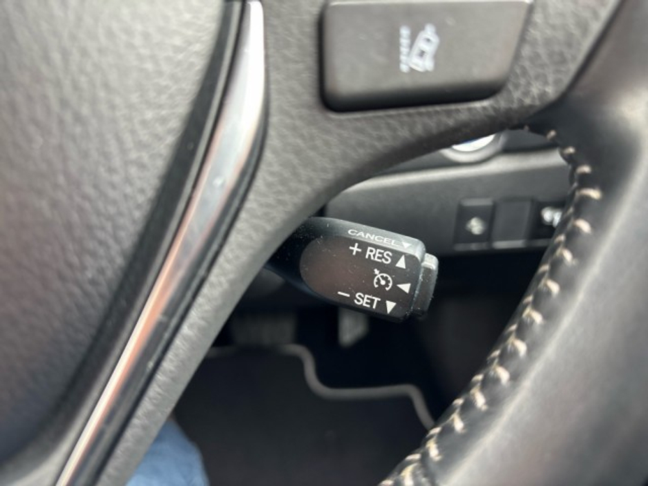 2018 Toyota Auris - image 14