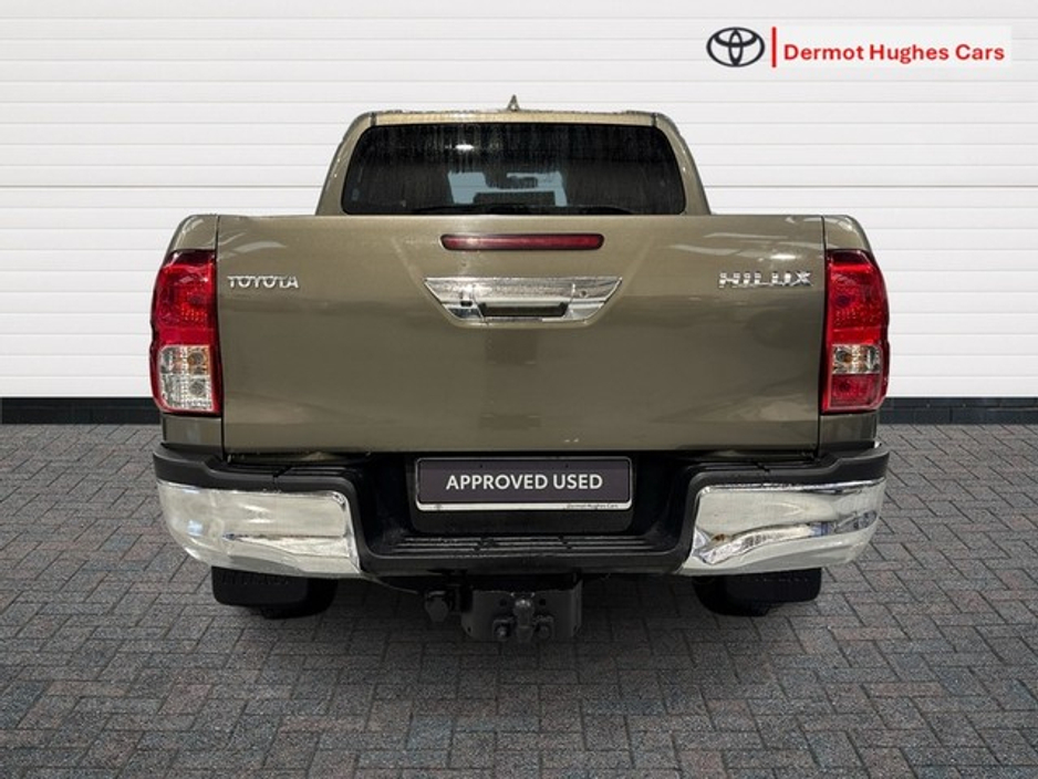 2024 Toyota Hilux - image 4