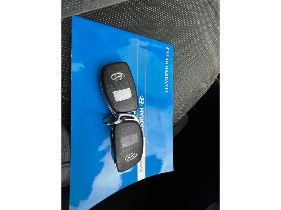 2015 Hyundai Santa Fe - image 11