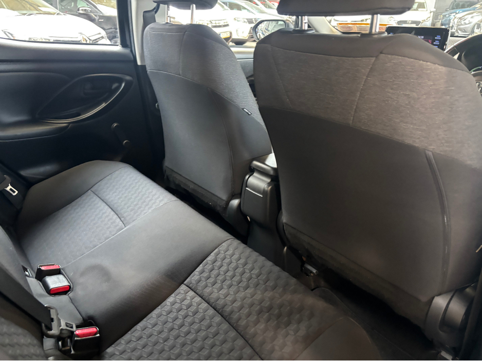 2021 Toyota Yaris - image 3