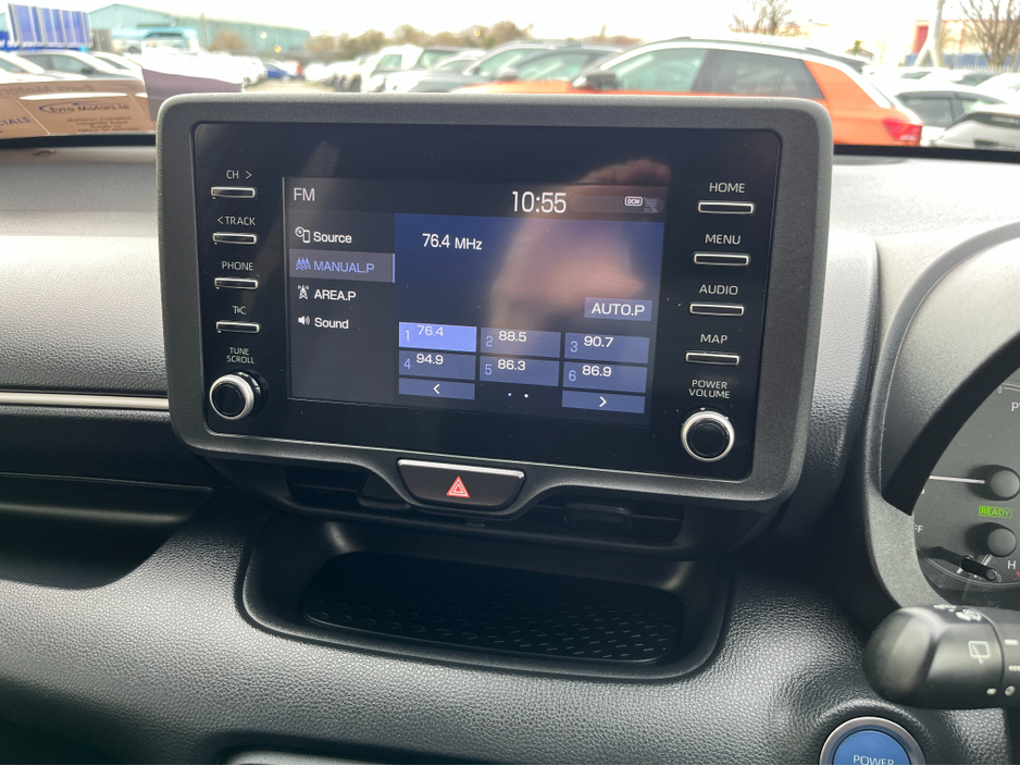 2022 Toyota Yaris - image 18