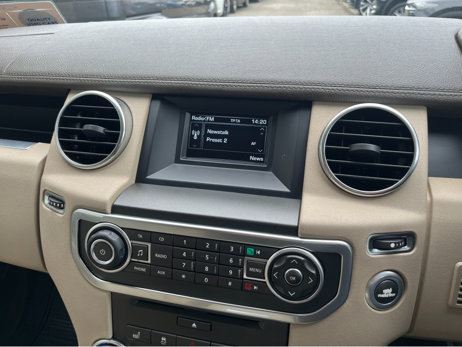 2015 Land Rover Discovery - image 19