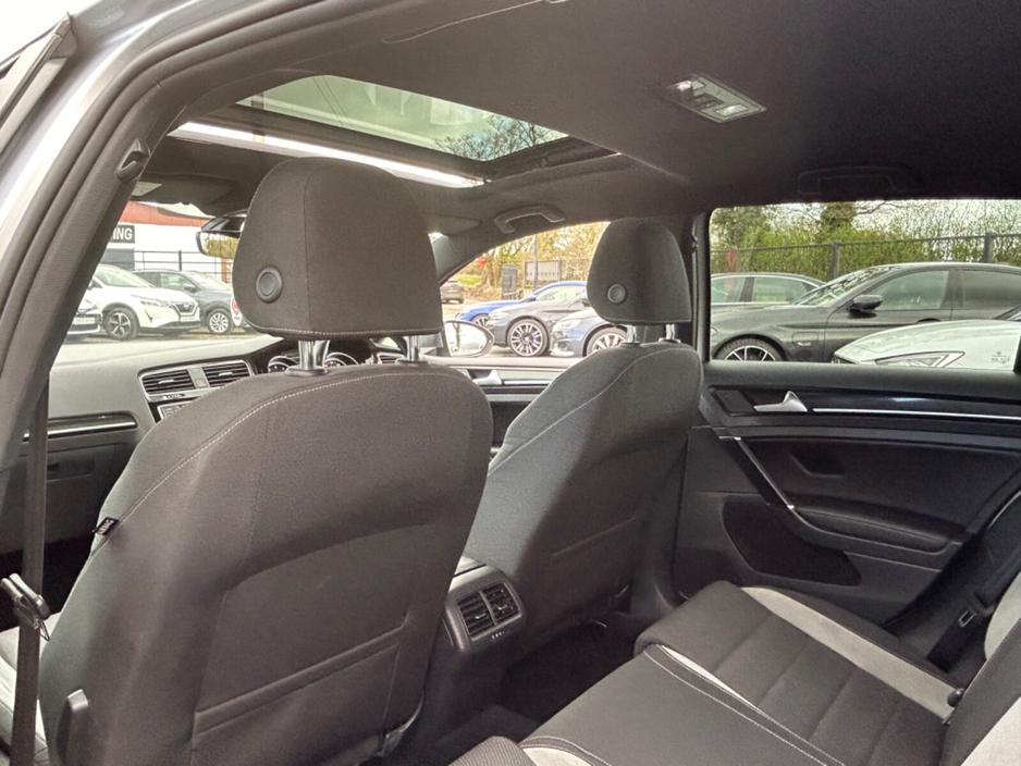 2017 Volkswagen Golf - image 18