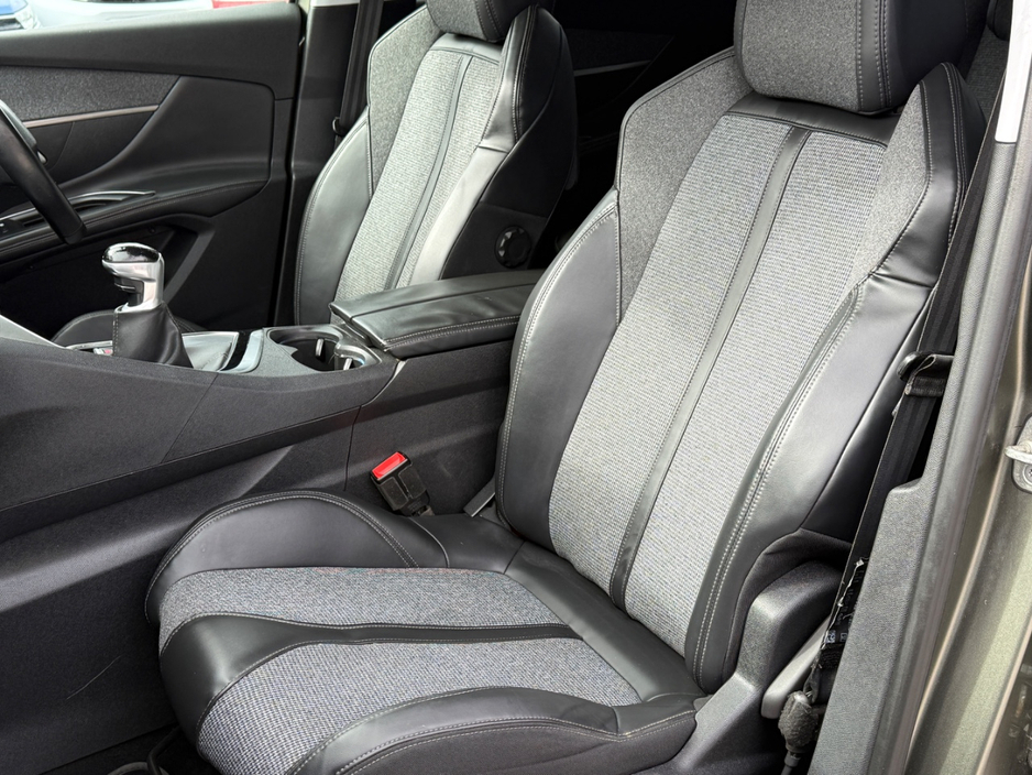 2018 Peugeot 5008 - image 29