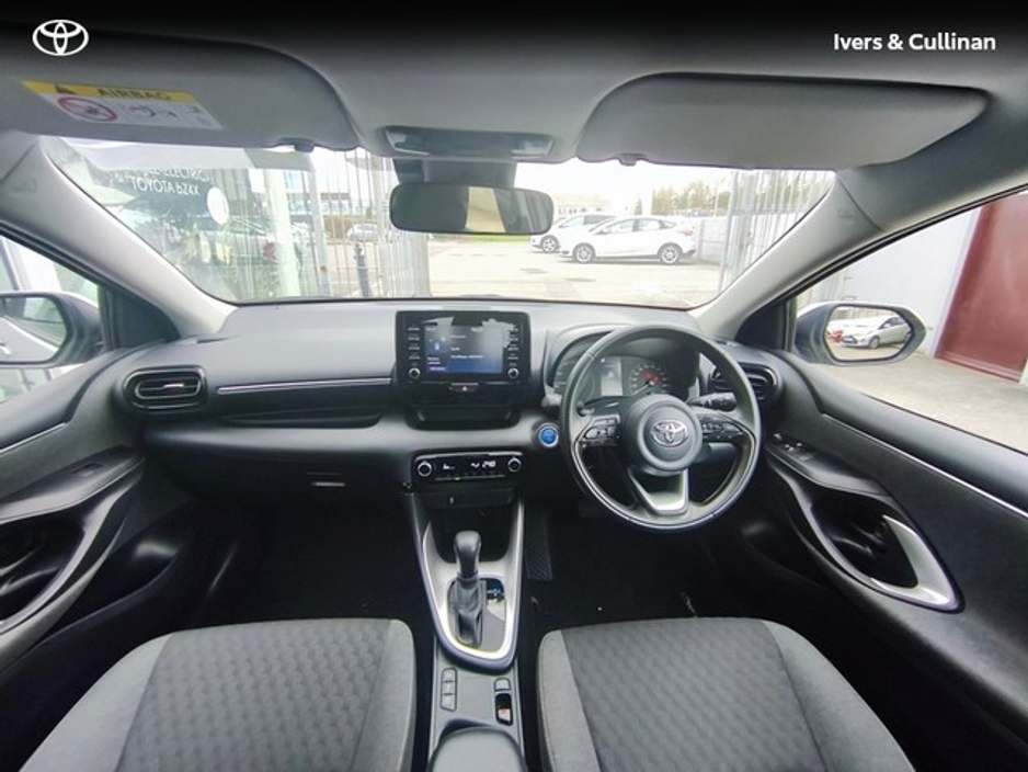 2021 Toyota Yaris - image 5