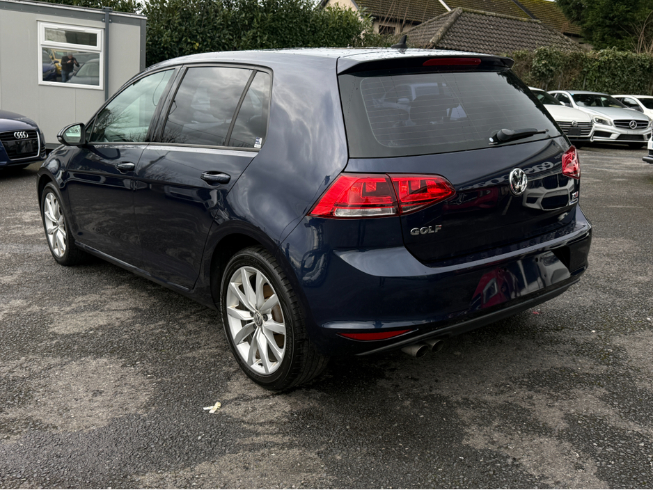 2015 Volkswagen Golf - image 4