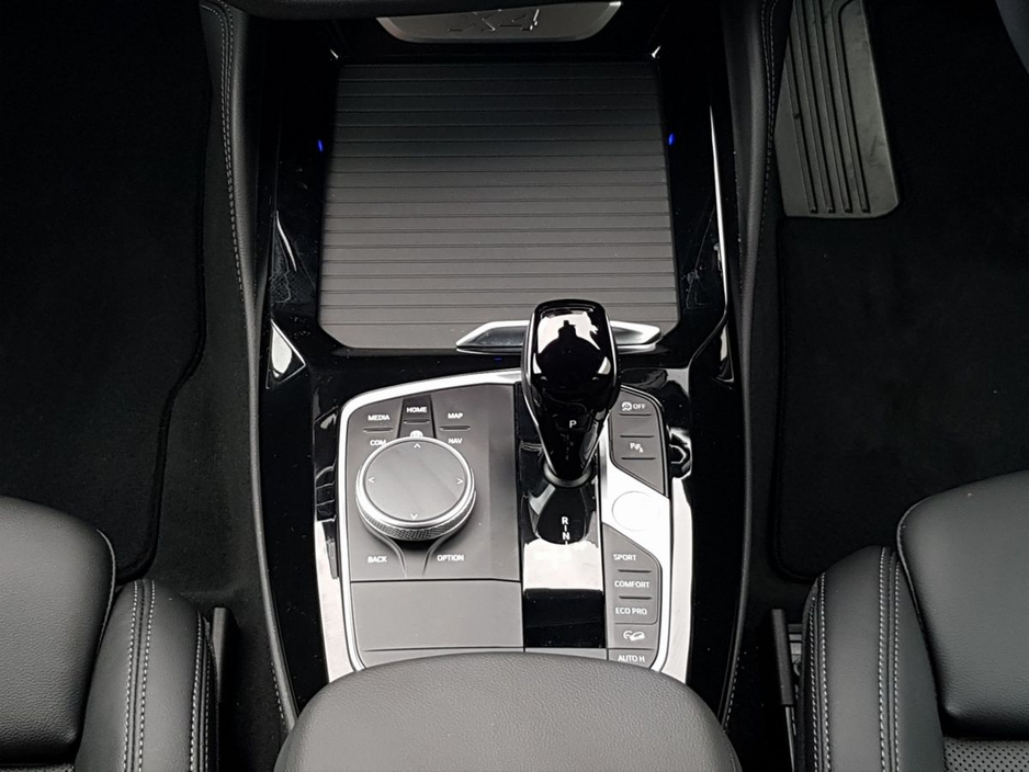 2025 BMW X4 - image 10