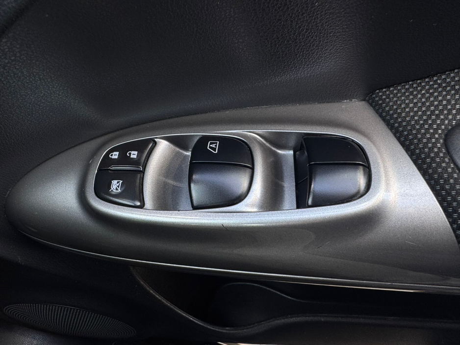 2014 Nissan Juke - image 6