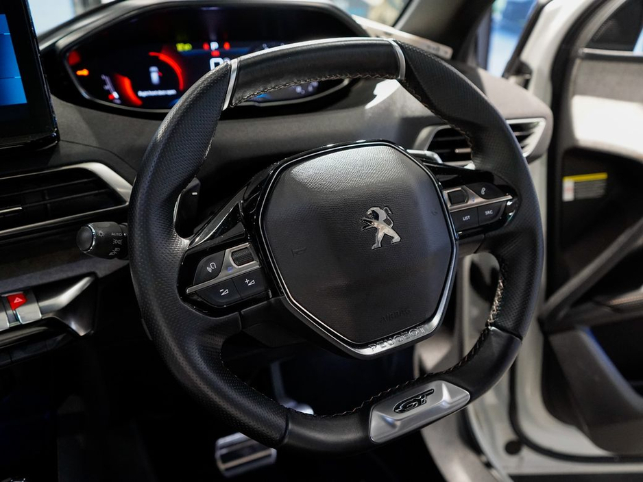 2021 Peugeot 3008 - image 16