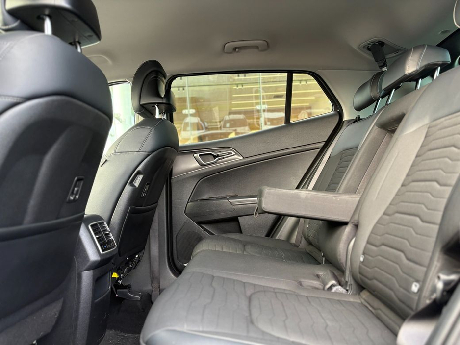 2022 Kia Sportage - image 4