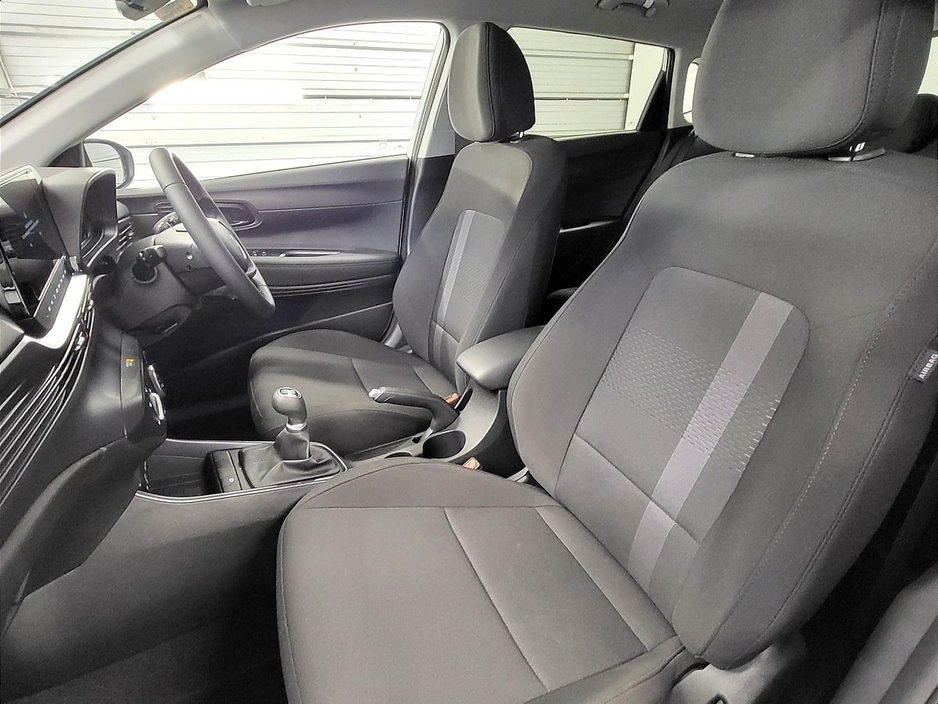 2025 Hyundai i20 - image 7