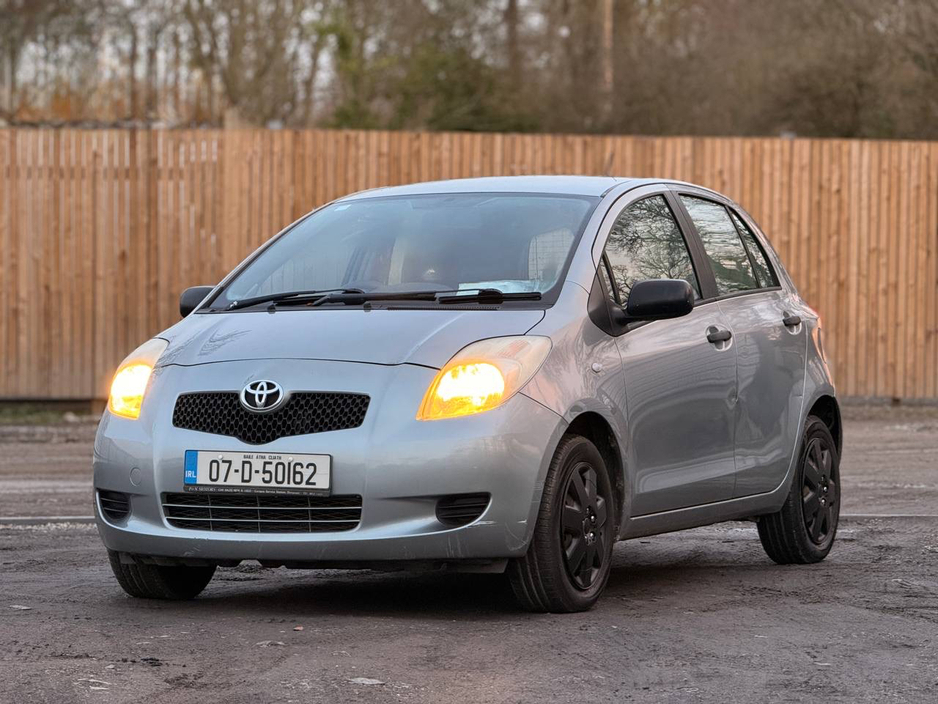 2007 Toyota Yaris - image 2