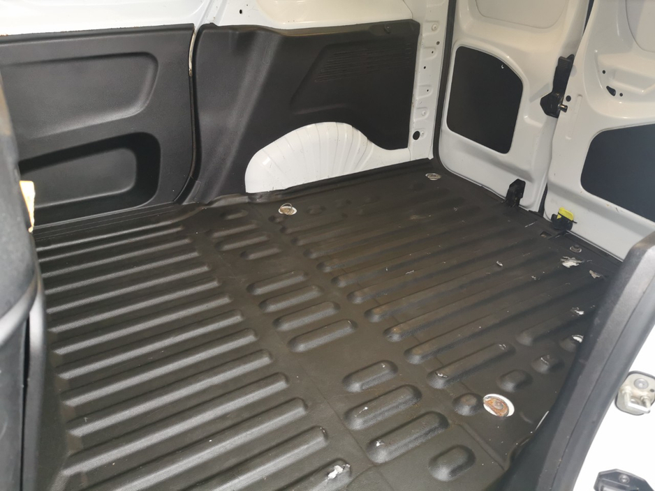 2022 Citroen Berlingo - image 9
