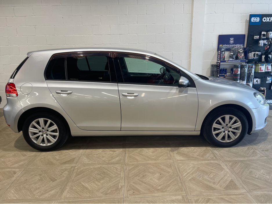 2013 Volkswagen Golf - image 2