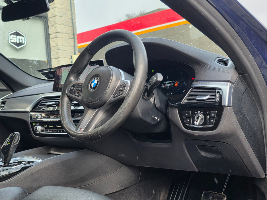 2019 BMW 5 Series - image 8