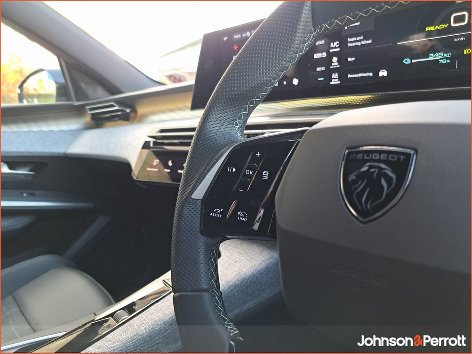 2025 Peugeot 5008 TOP SPEC ! BEV 73kwh 210hp GT ! €58,900