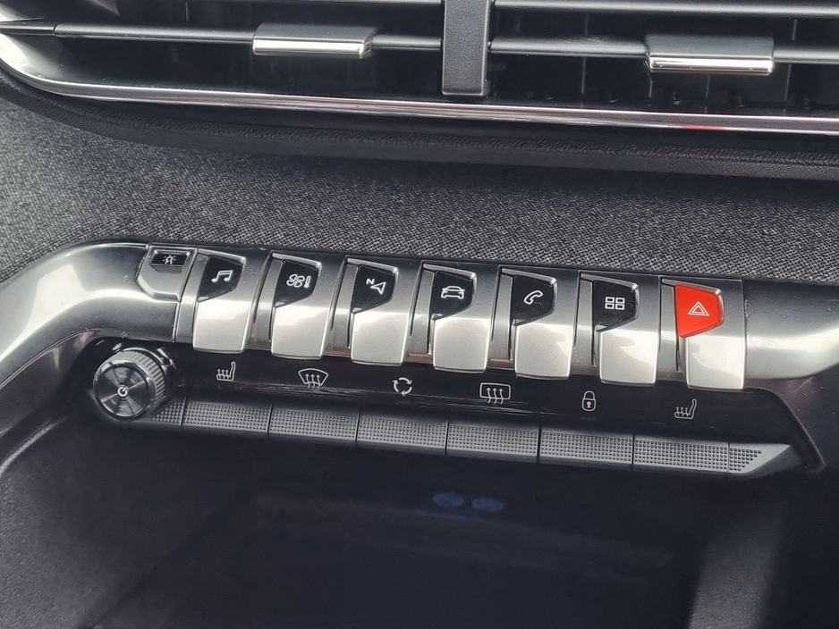 2019 Peugeot 3008 - image 25