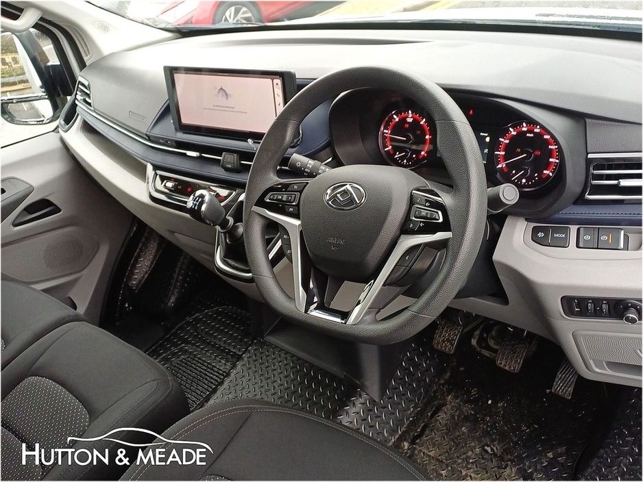 2026 Maxus Deliver 9 Luton Body with Tail Lift