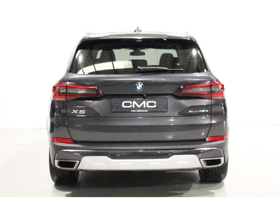 2020 BMW X5 - image 6