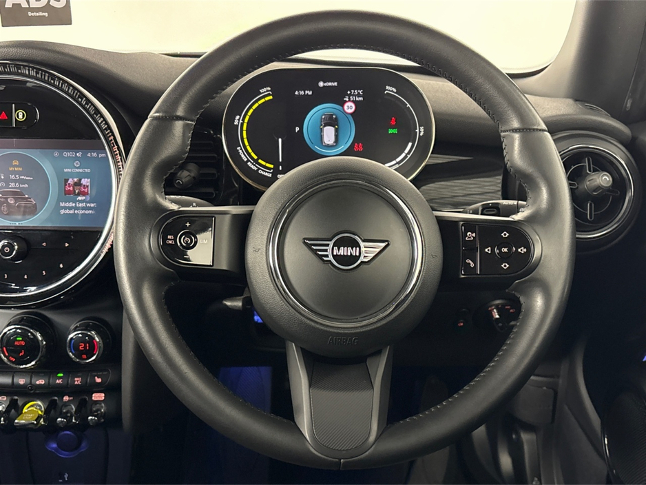 2022 MINI Hatch - image 26