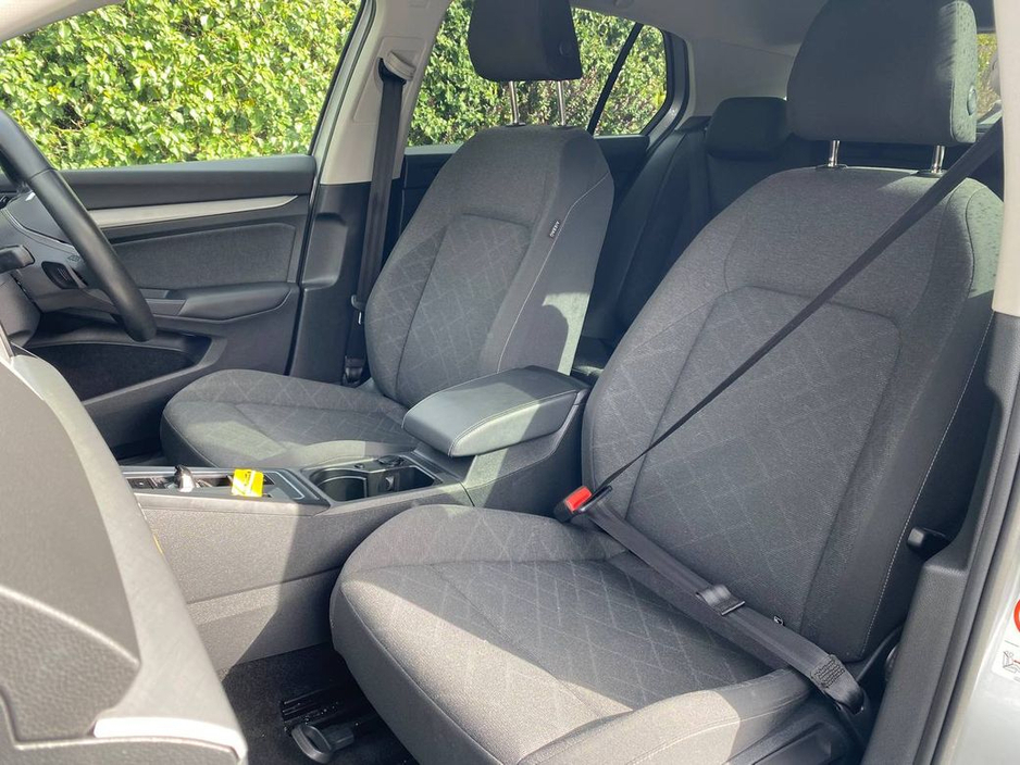 2023 Volkswagen Golf - image 6