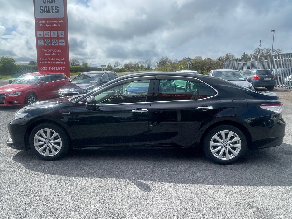 2018 Toyota Camry - image 4