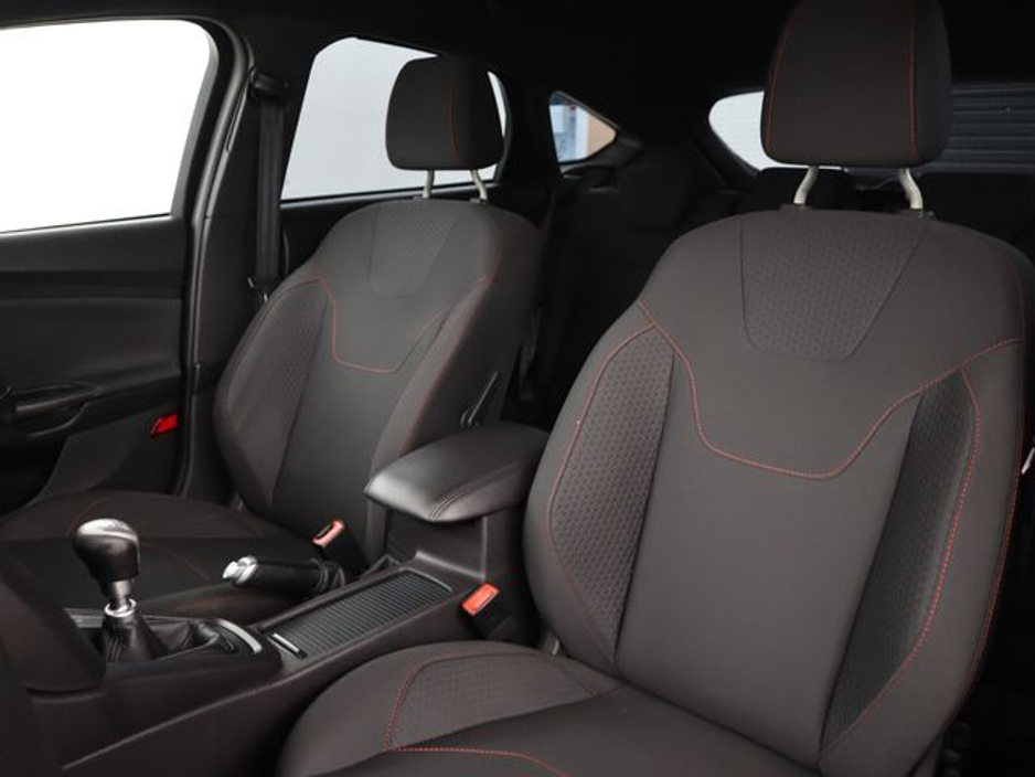 2017 Ford Focus - image 15